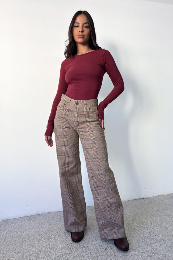 Dora R
