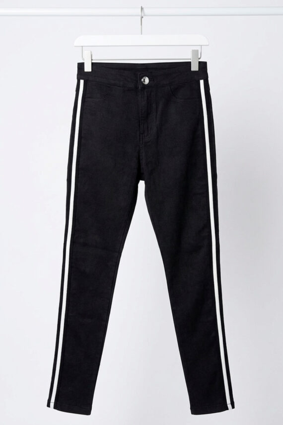 Engomado con galón blanco y negro